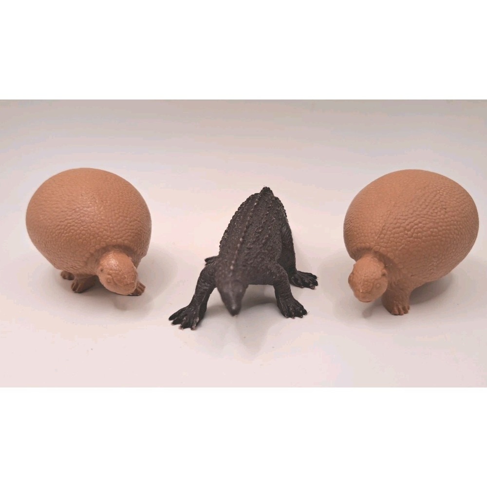 Vintage Invicta Dinos BRITISH Museum Natural History 1975 Glyptodon Soliedosar